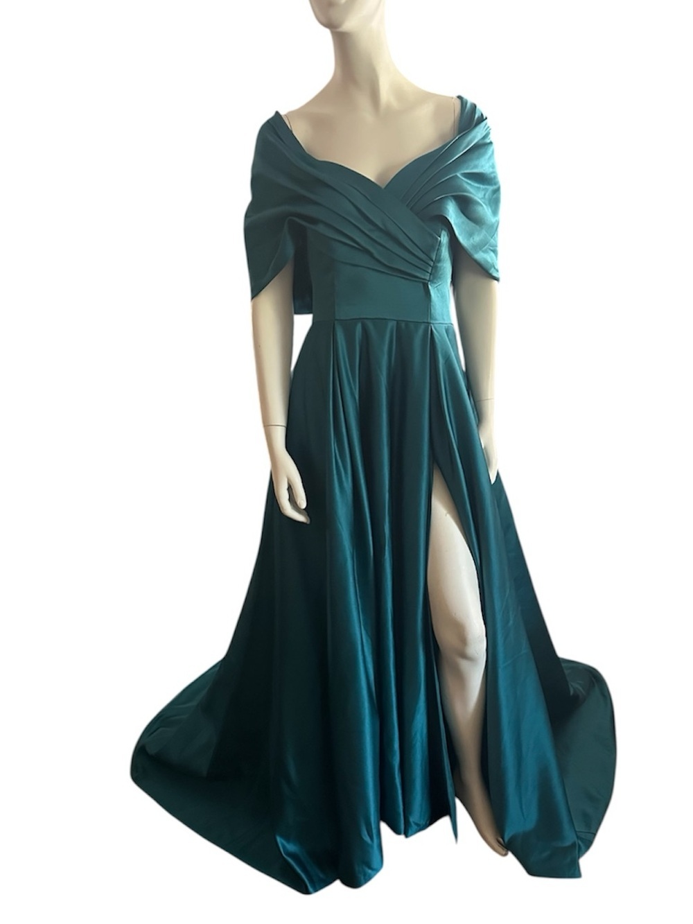 Gorgeous off The Shoulder Ball Gown with Pockets Emerald Green 10 NWOT